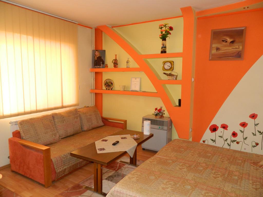 Cora Centru Piteşti Esterno foto